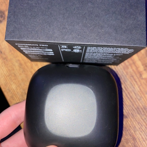 Power Beats Pro, wireless, black, by Dr. Dre. - Picture 3 of 6